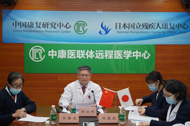 图为中康副主任密忠祥致辞